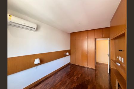 Apartamento à venda com 134m², 3 quartos e 1 vagaSuíte