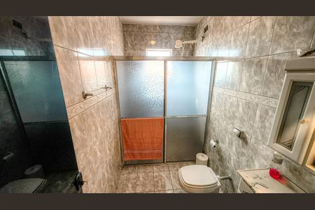 Casa à venda com 160m², 4 quartos e 2 vagasBanheiro 1