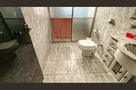 Casa à venda com 160m², 4 quartos e 2 vagasBanheiro 1