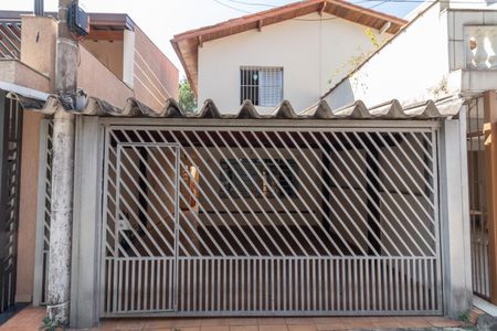 Casa à venda com 200m², 3 quartos e 2 vagas Casa à venda com 200m², 3 quartos e 2 vagasFachada
