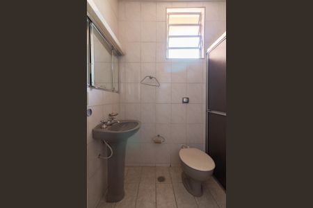 Casa à venda com 200m², 3 quartos e 2 vagas Casa à venda com 200m², 3 quartos e 2 vagasBanheiro