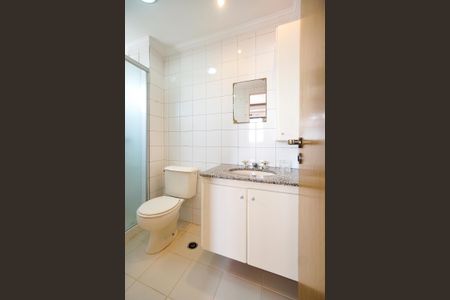 Apartamento para alugar com 74m², 3 quartos e 2 vagas Apartamento para alugar com 74m², 3 quartos e 2 vagasBanheiro da suíte
