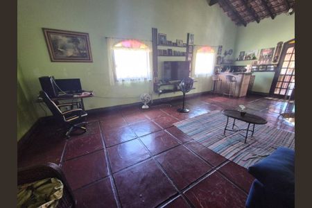 Casa à venda com 4 quartos, 239m² em Piratininga, Niterói