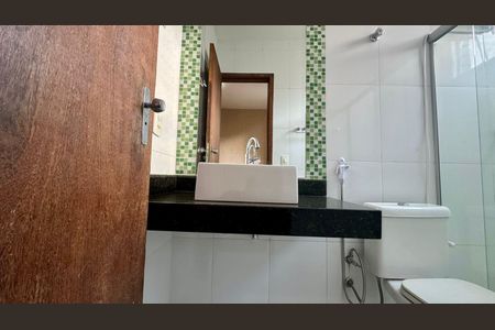 Apartamento à venda com 90m², 3 quartos e 2 vagasBanheiro 