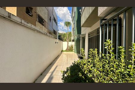 Apartamento à venda com 90m², 3 quartos e 2 vagasEntrada do prédio 