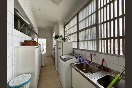 Apartamento à venda com 300m², 3 quartos e 2 vagas Apartamento à venda com 300m², 3 quartos e 2 vagasLavanderia