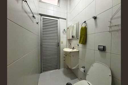 Apartamento à venda com 300m², 3 quartos e 2 vagas Apartamento à venda com 300m², 3 quartos e 2 vagasLavabo Lavanderia