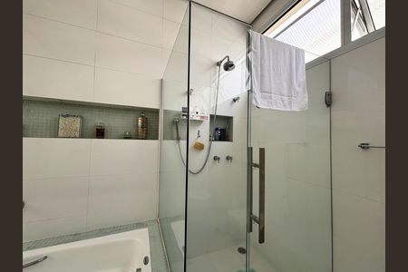 Apartamento à venda com 300m², 3 quartos e 2 vagas Apartamento à venda com 300m², 3 quartos e 2 vagasBanheiro Suíte