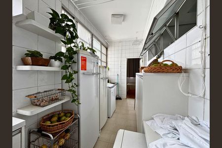 Apartamento à venda com 300m², 3 quartos e 2 vagas Apartamento à venda com 300m², 3 quartos e 2 vagasLavanderia