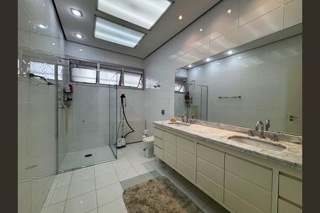 Apartamento à venda com 300m², 3 quartos e 2 vagas Apartamento à venda com 300m², 3 quartos e 2 vagasBanheiro 2