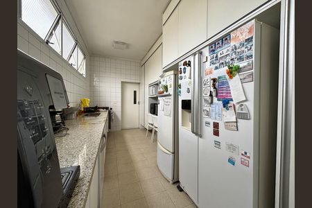 Apartamento à venda com 300m², 3 quartos e 2 vagas Apartamento à venda com 300m², 3 quartos e 2 vagasCozinha
