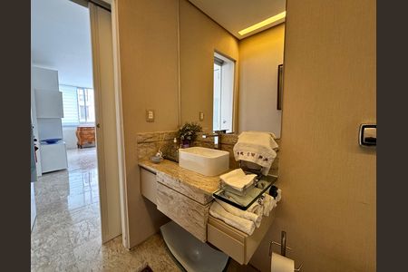 Apartamento à venda com 300m², 3 quartos e 2 vagas Apartamento à venda com 300m², 3 quartos e 2 vagasLavabo Sala