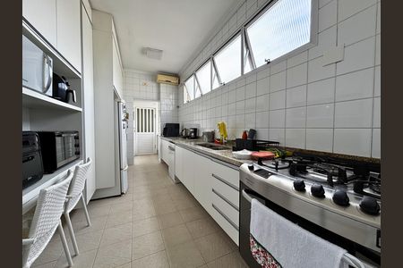 Apartamento à venda com 300m², 3 quartos e 2 vagas Apartamento à venda com 300m², 3 quartos e 2 vagasCozinha