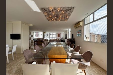 Apartamento à venda com 300m², 3 quartos e 2 vagas Apartamento à venda com 300m², 3 quartos e 2 vagasSala