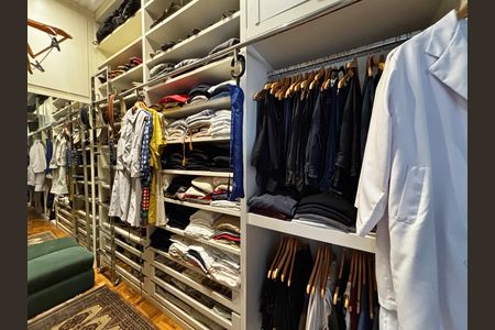 Apartamento à venda com 300m², 3 quartos e 2 vagas Apartamento à venda com 300m², 3 quartos e 2 vagasCloset Suíte