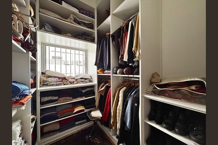 Apartamento à venda com 300m², 3 quartos e 2 vagas Apartamento à venda com 300m², 3 quartos e 2 vagasCloset Lavanderia
