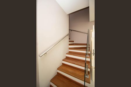 Casa à venda com 230m², 3 quartos e 3 vagasEscada