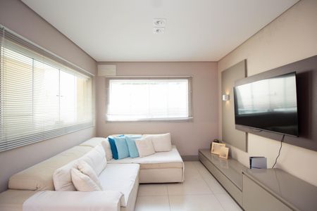 Sala de casa à venda com 3 quartos, 230m² em Vila Zat, São Paulo