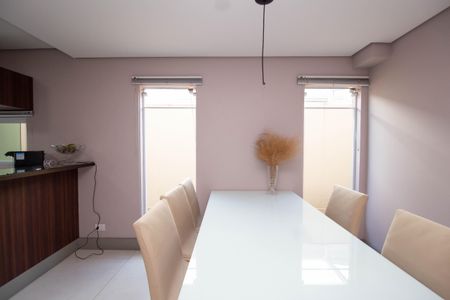 Casa à venda com 230m², 3 quartos e 3 vagasCopa