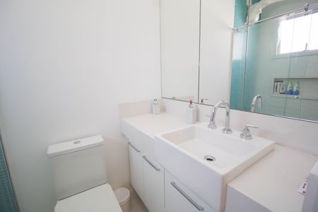 Casa à venda com 230m², 3 quartos e 3 vagasBanheiro da Suíte 2