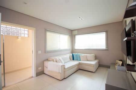 Casa à venda com 230m², 3 quartos e 3 vagasSala