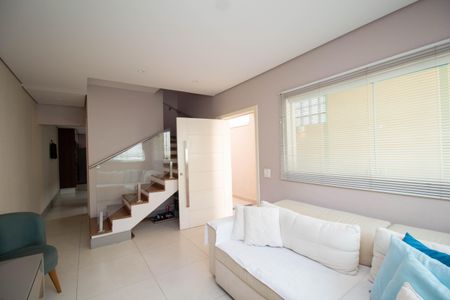 Casa à venda com 230m², 3 quartos e 3 vagasSala