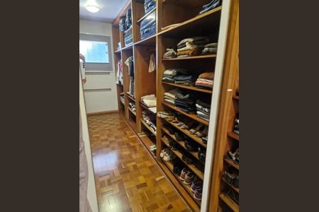 Casa à venda com 532m², 4 quartos e 4 vagasCloset