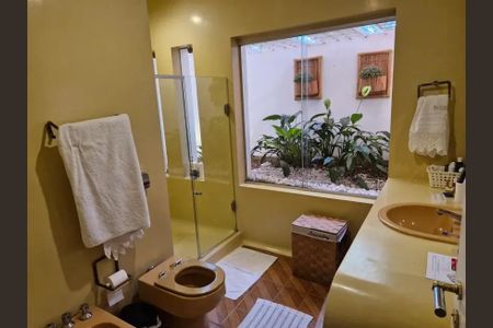 Casa à venda com 532m², 4 quartos e 4 vagasBanheiro 