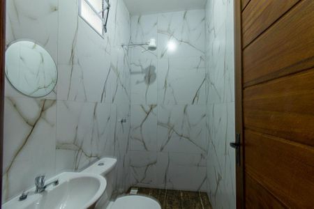 Banheiro Social de kitnet/studio para alugar com 1 quarto, 38m² em Centro, Curitiba