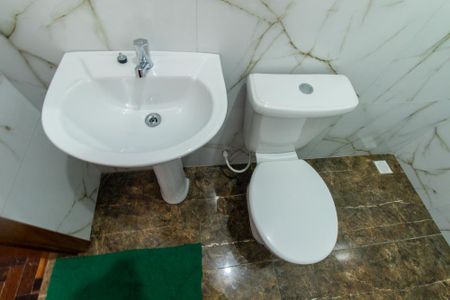 Banheiro Social de kitnet/studio para alugar com 1 quarto, 38m² em Centro, Curitiba