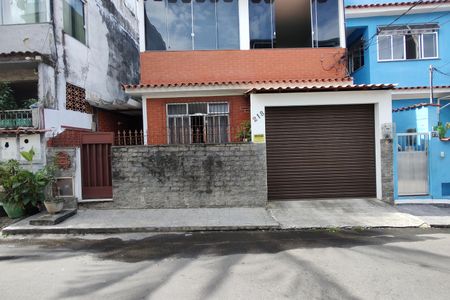 Casa de condomínio à venda com 160m², 3 quartos e 1 vaga Casa de condomínio à venda com 160m², 3 quartos e 1 vagaFachada