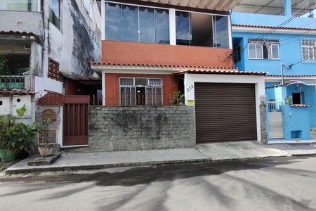 Casa de condomínio à venda com 160m², 3 quartos e 1 vaga Casa de condomínio à venda com 160m², 3 quartos e 1 vagaFachada