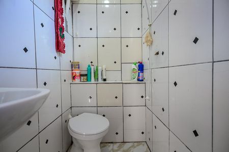 Casa à venda com 250m², 6 quartos e 4 vagasBanheiro da Casa 2