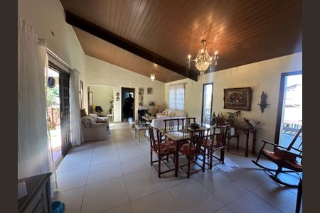 Casa de condomínio para alugar com 150m², 1 quarto e 2 vagasSala