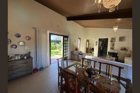 Casa de condomínio para alugar com 150m², 1 quarto e 2 vagasSala