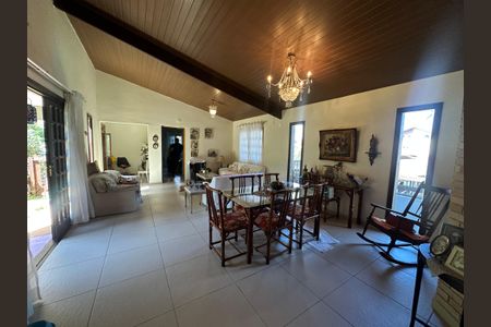 Casa de condomínio para alugar com 150m², 1 quarto e 2 vagasSala