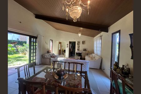 Casa de condomínio para alugar com 150m², 1 quarto e 2 vagasSala