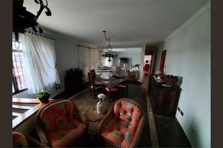 Casa à venda com 3 quartos, 224m² em Jardim Umarizal, São Paulo