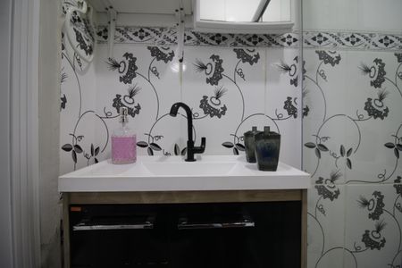 Casa à venda com 80m², 2 quartos e sem vaga Banheiro social 
