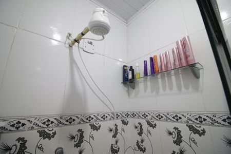 Casa à venda com 80m², 2 quartos e sem vaga Banheiro social 