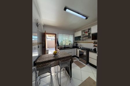 Casa à venda com 112m², 3 quartos e 2 vagasCozinha