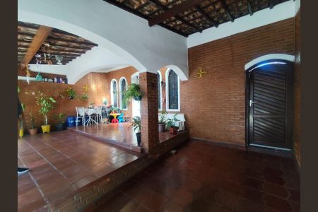 Casa à venda com 120m², 3 quartos e 3 vagas Casa à venda com 120m², 3 quartos e 3 vagasÁrea externa