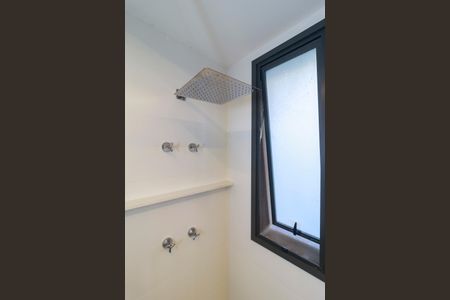 Banheiro de kitnet/studio para alugar com 1 quarto, 22m² em Santo Amaro, São Paulo