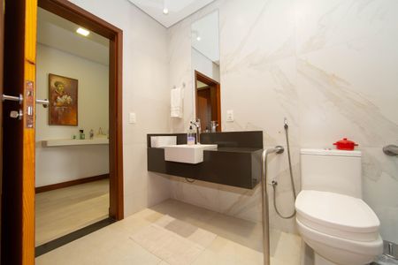 Casa à venda com 300m², 4 quartos e 2 vagasBANHEIRO2