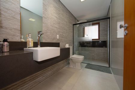 Casa à venda com 300m², 4 quartos e 2 vagasBANHEIRO5
