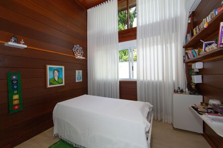 Casa à venda com 300m², 4 quartos e 2 vagasQUARTO4