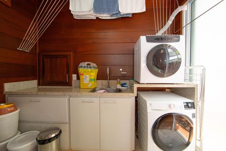Casa à venda com 300m², 4 quartos e 2 vagasAREA DE SERVICO