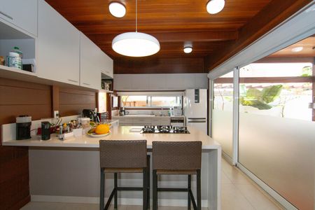 Casa à venda com 300m², 4 quartos e 2 vagasCOZINHA