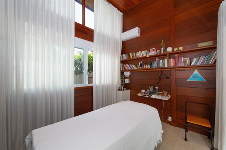 Casa à venda com 300m², 4 quartos e 2 vagasQUARTO4