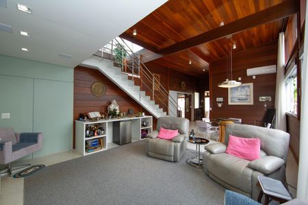 Casa à venda com 300m², 4 quartos e 2 vagasSALA